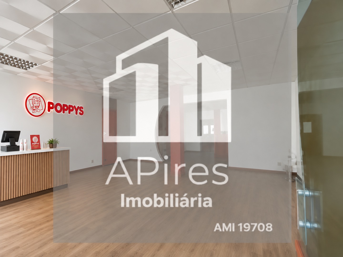 Simulação POPPYS para o imóvel Largo da Coroa · loja com três salas, Costa da Caparica; não representa loja construída