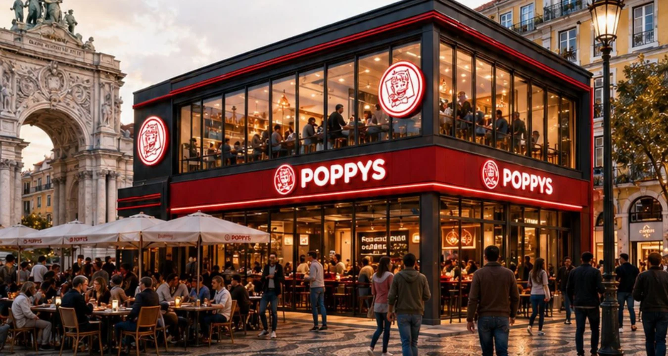 Fachada de uma unidade POPPYS de rua com esplanada